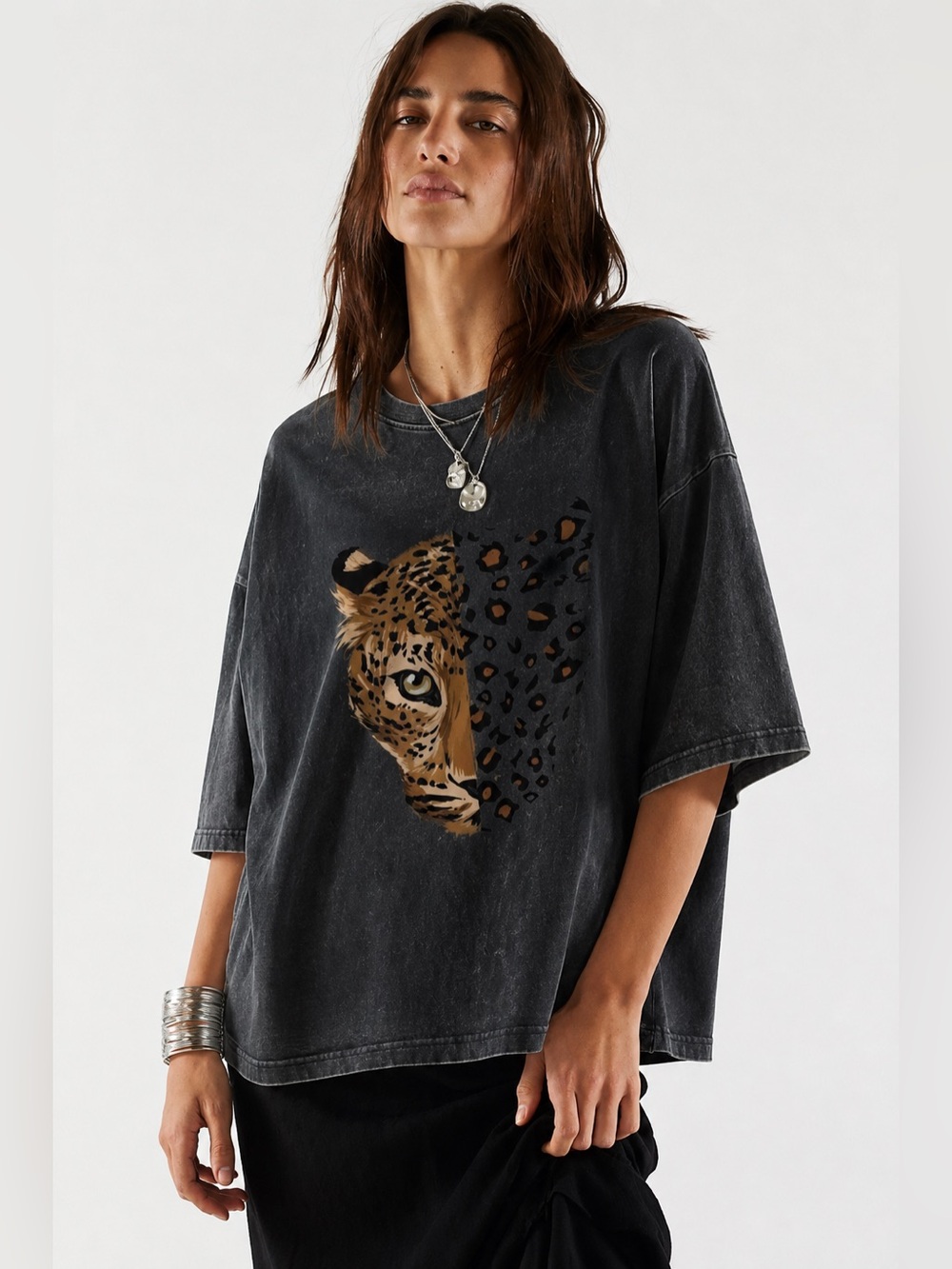 BOUTIQUE LEOPARD SPLIT FACE MINERAL WASH TEE